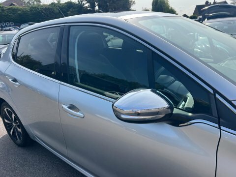 Peugeot 208 Peugeot 208 1.5 Bluehdi 100 Gt White #13