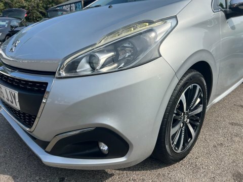 Peugeot 208 Peugeot 208 1.5 Bluehdi 100 Gt White #9