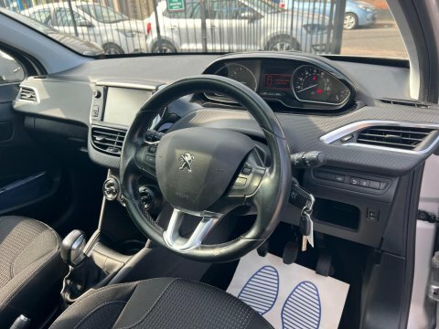 Peugeot 208 Peugeot 208 1.5 Bluehdi 100 Gt White #18