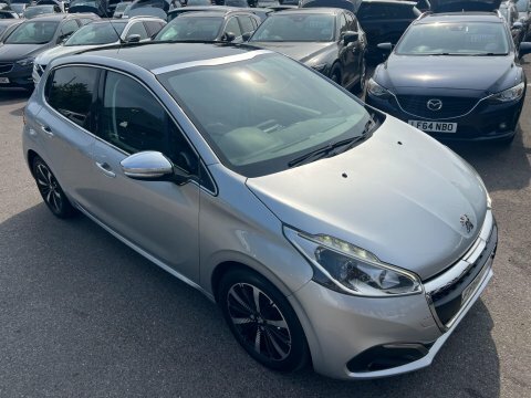 Peugeot 208 Peugeot 208 1.5 Bluehdi 100 Gt White #7