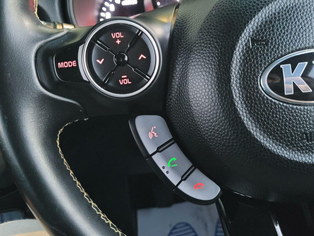 Kia Soul Connect Plus White #4