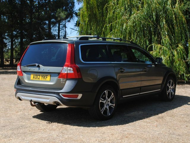 Volvo XC70 2.4 D4 Se Lux Green #6