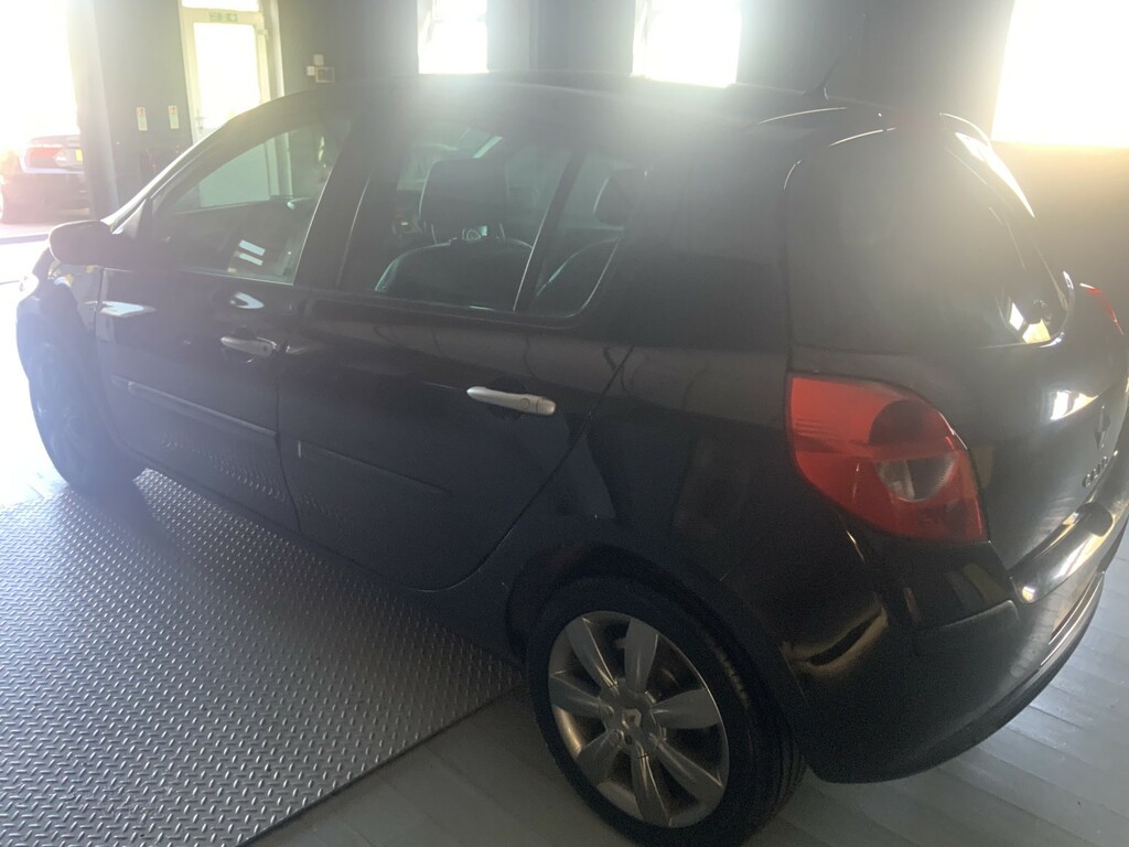 Renault Clio 1.5 Dci Dynamique S Black #2