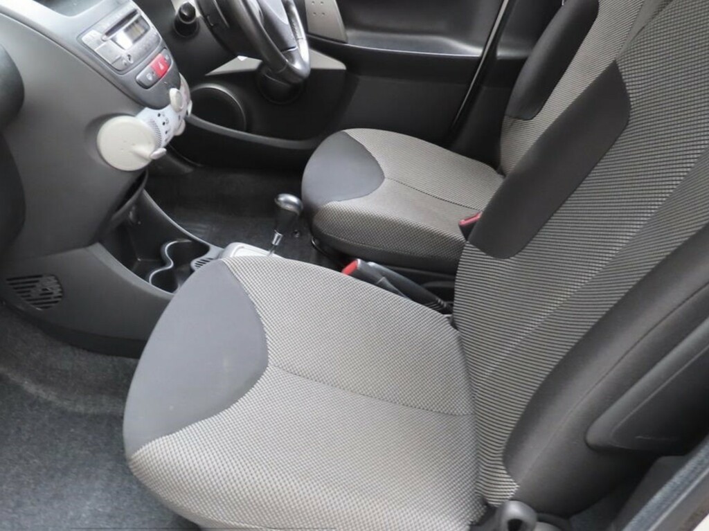 Toyota Aygo 1.0 Vvt-i Fire White #4