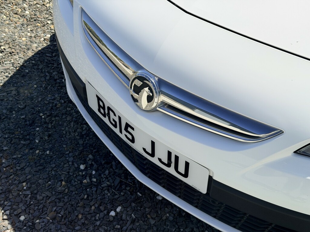Vauxhall Astra GTC 1.4 I Turbo Sri White #4