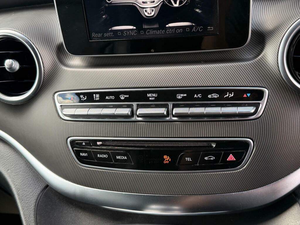 Mercedes-Benz V Class V220 Sport Bluetec Black #22