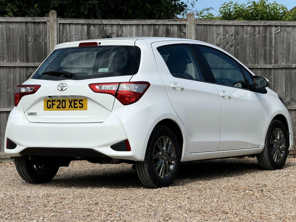 Toyota Yaris 1.5L Icon White #3