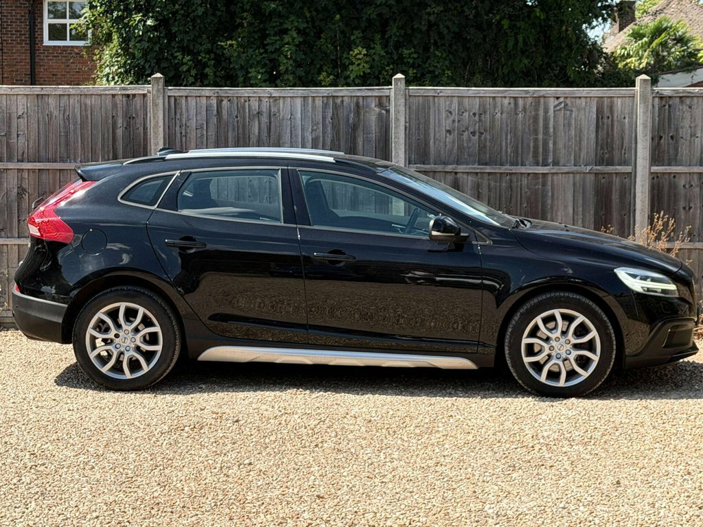 Volvo V40 Cross Country 1.5 V40 Cross Country Professional T3 Black #14