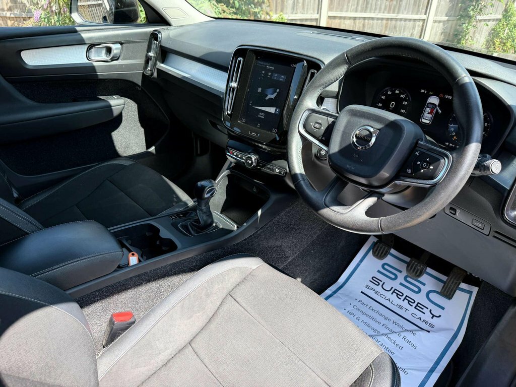 Volvo XC40 1.5L Momentum Black #5