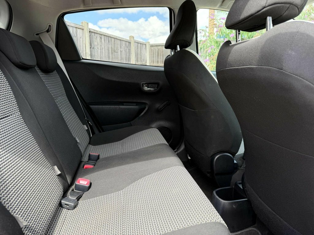 Toyota Yaris 1.3L Tr Red #10