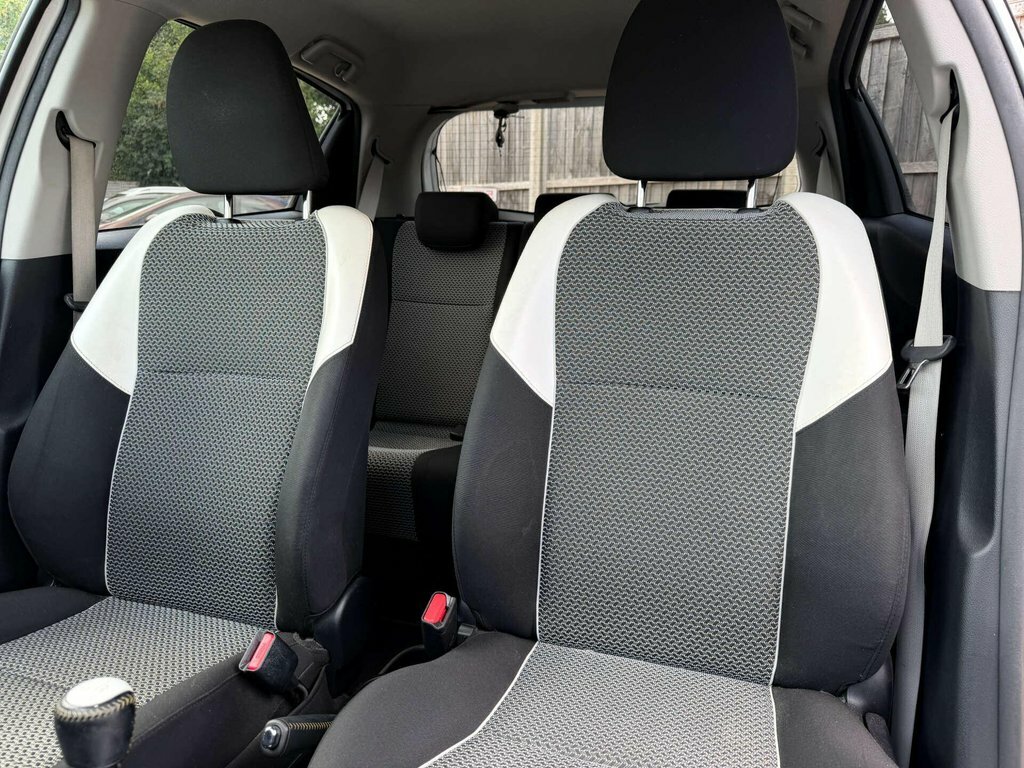 Toyota Yaris 1.3L Tr Red #32