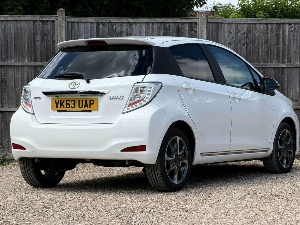 Toyota Yaris 1.3L Trend White #3