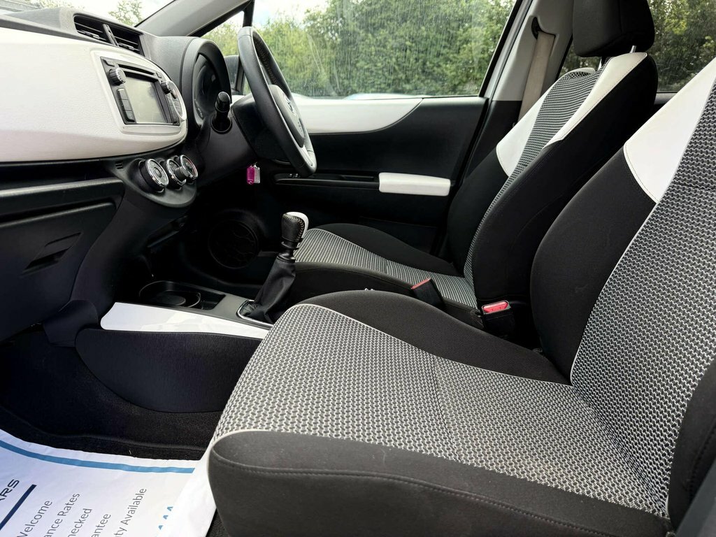 Toyota Yaris 1.3L Trend White #6