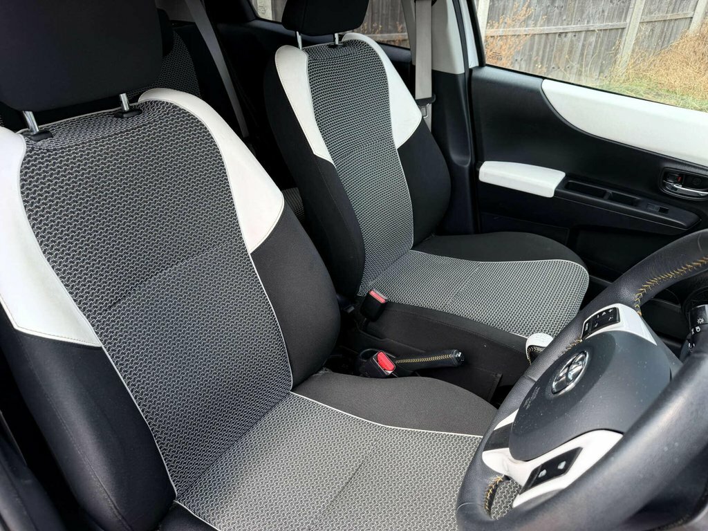 Toyota Yaris 1.3L Tr Red #29