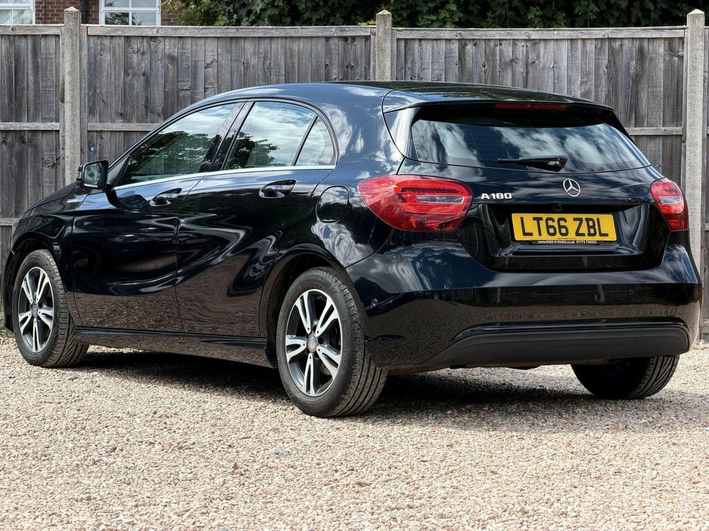 Mercedes-Benz A Class 1.6L Se Black #4