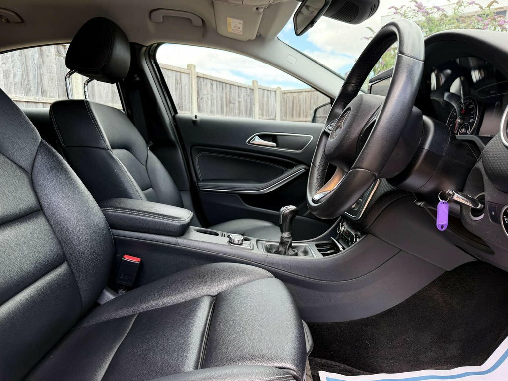 Mercedes-Benz A Class 1.6L Se Black #5