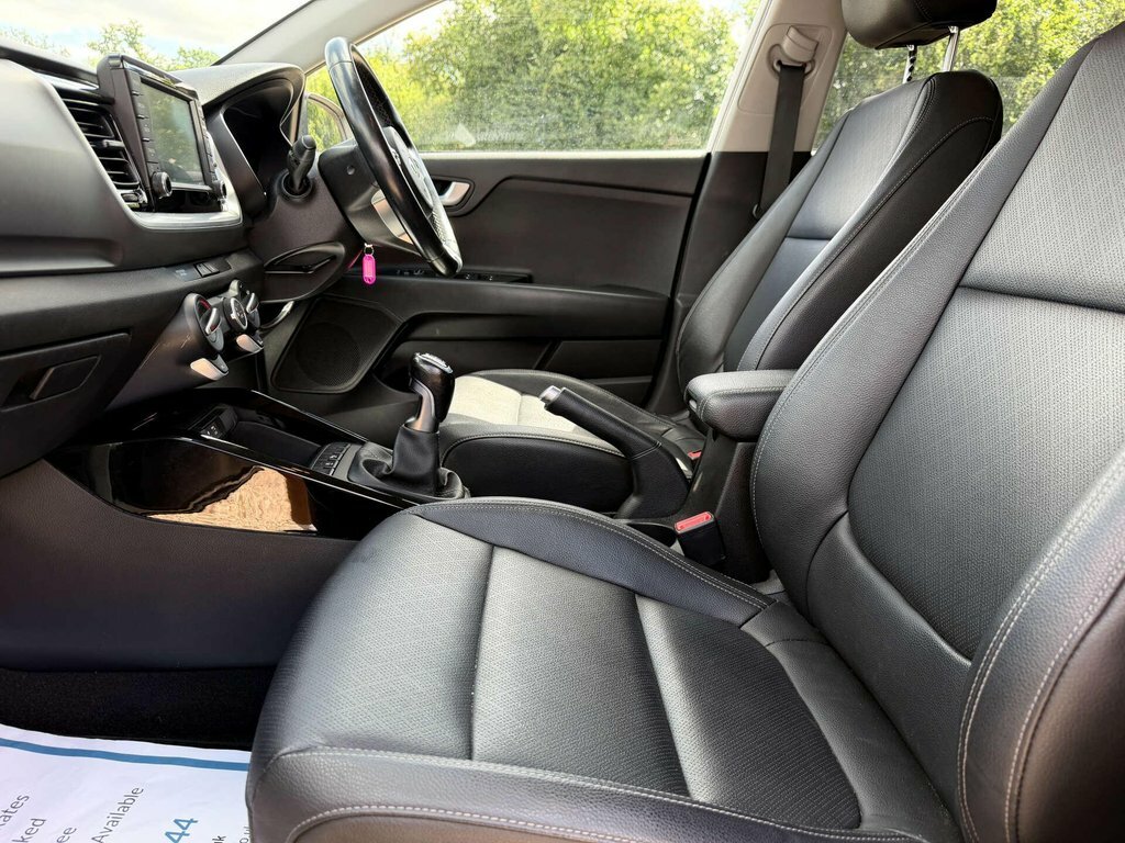 Kia Stonic 1L Maxx White #6