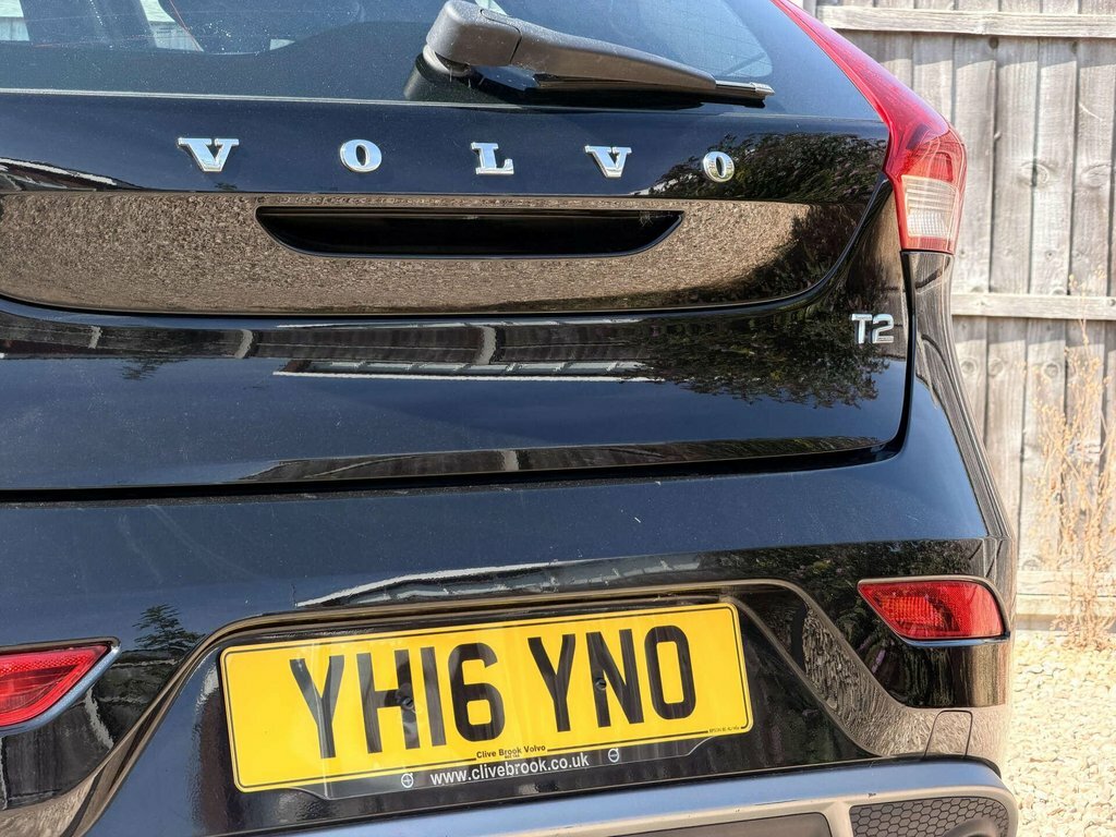 Volvo V40 2.0 D2 R-design Ulez Free 1 Lady Owner Fsh 0 Tax Red #21