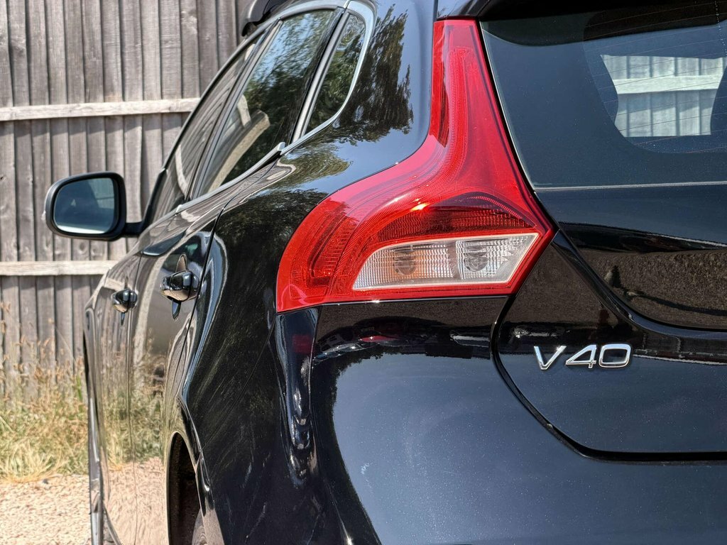 Volvo V40 2.0 D2 R-design Ulez Free 1 Lady Owner Fsh 0 Tax Red #22