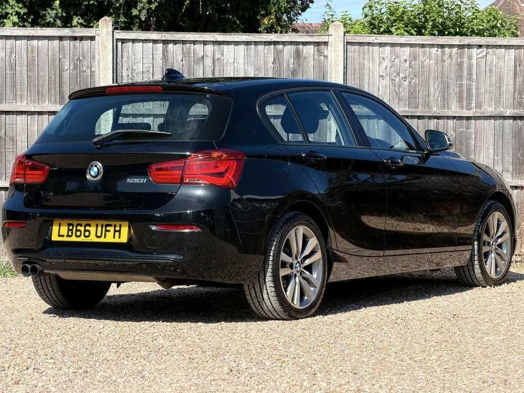 BMW 1 Series 2L Sport Black #3