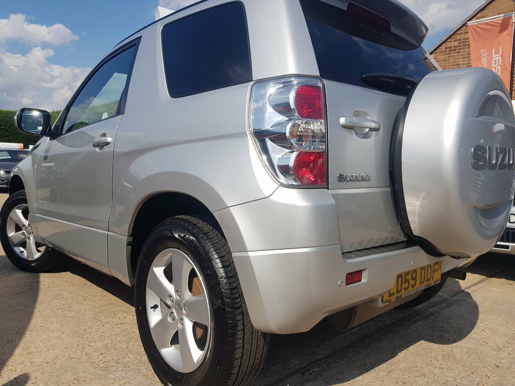 Suzuki Grand Vitara 1.6 Vvt Sz4 Suv 4Wd Locally -Owned Silver #6