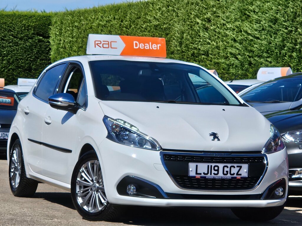 Peugeot 208 1.2 Allure - 12,000 Miles - Sat Nav White