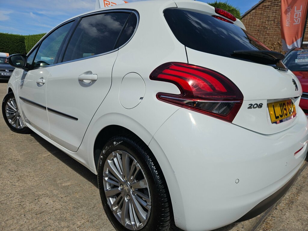 Peugeot 208 1.2 Allure - 12,000 Miles - Sat Nav White #6