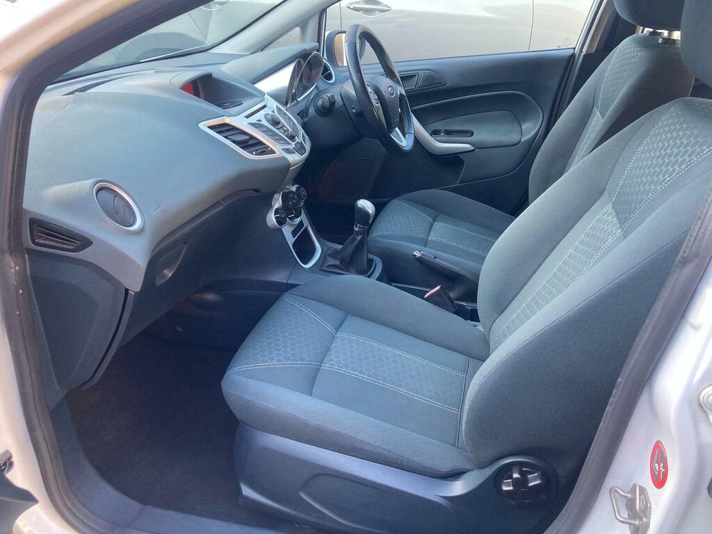 Ford Fiesta 1.6 Zetec Econetic Tdci Low Road Tax Low In White #18