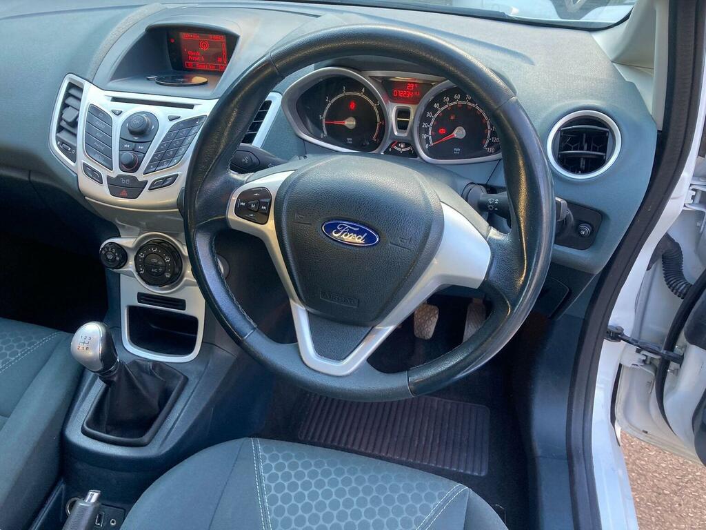 Ford Fiesta 1.6 Zetec Econetic Tdci Low Road Tax Low In White #17