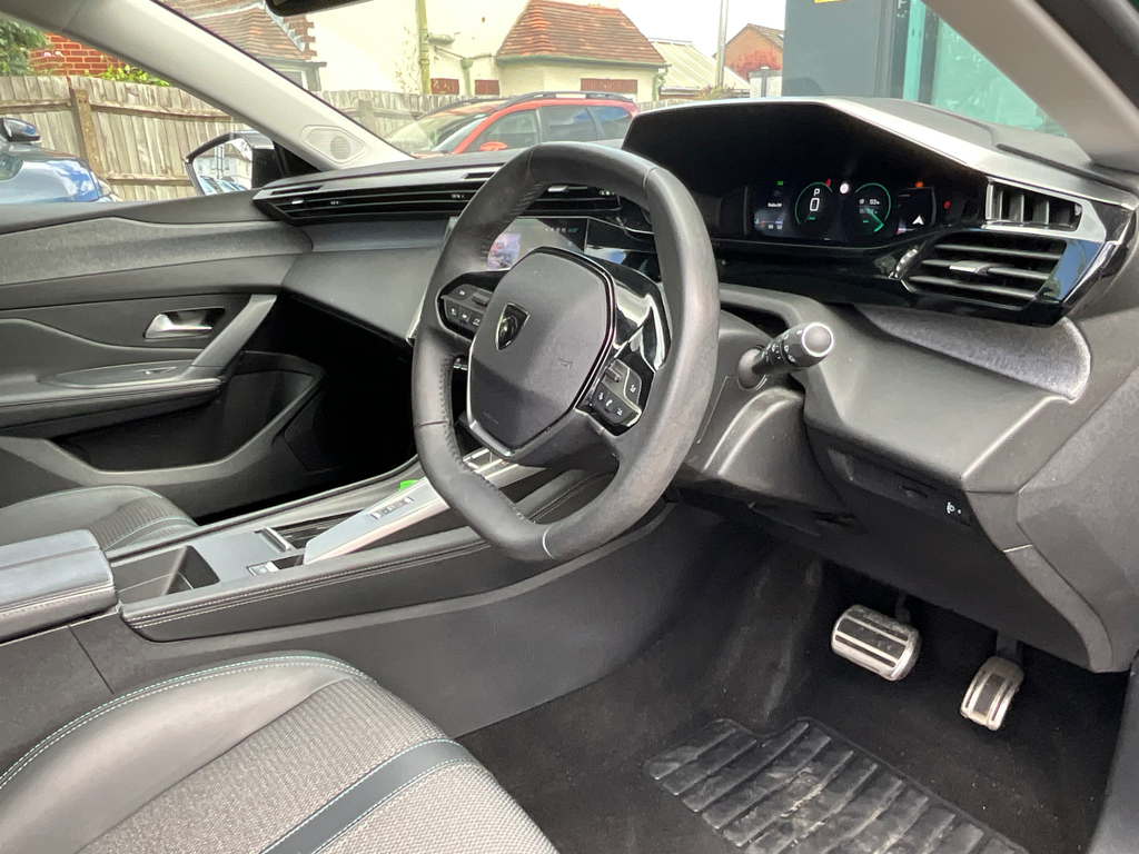 Peugeot 308 1.2 Puretech Allure Premium Hatchback E #4