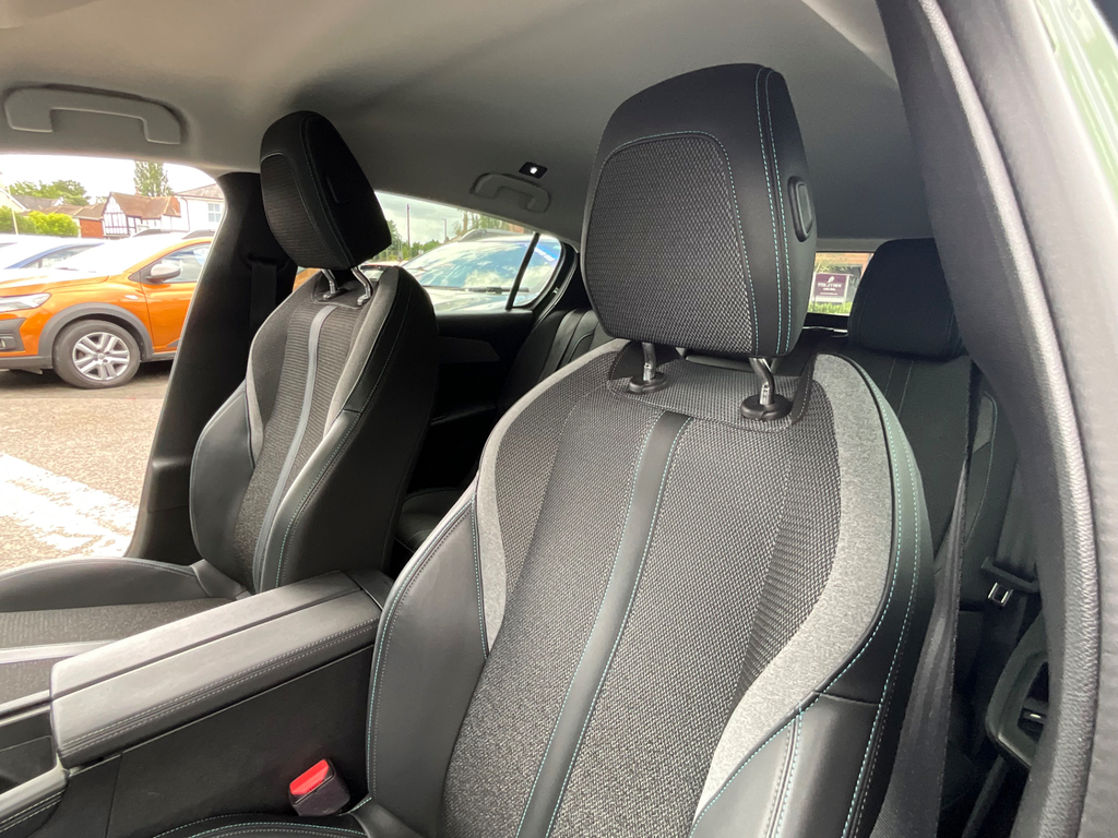 Peugeot 308 1.2 Puretech Active Premium Eat8 Black #32