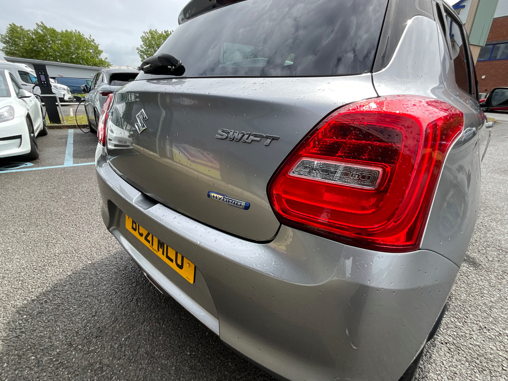 Suzuki Swift 1.2 Dualjet 83 12V Hybrid Sz5 Red #31