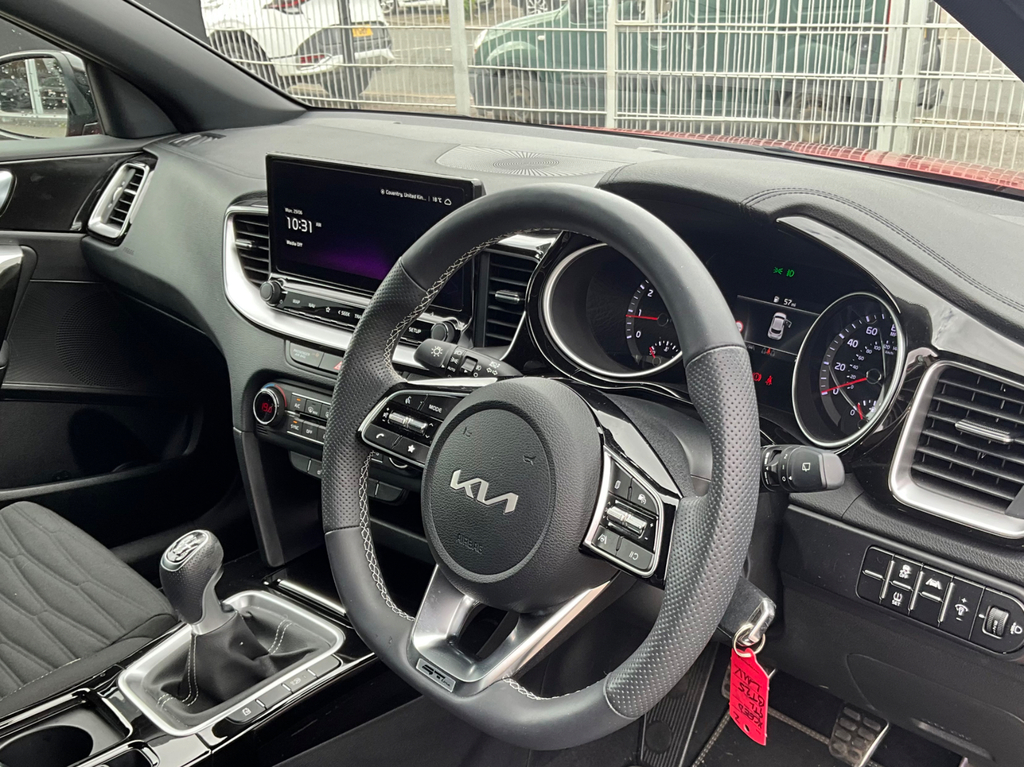 Kia Xceed 1.5 T Gdi Gt Line Suv #2