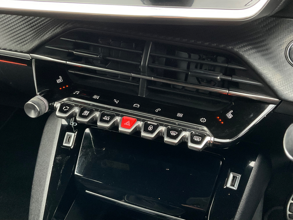 Peugeot 2008 1.2 Puretech 130 Gt Eat8 White #17