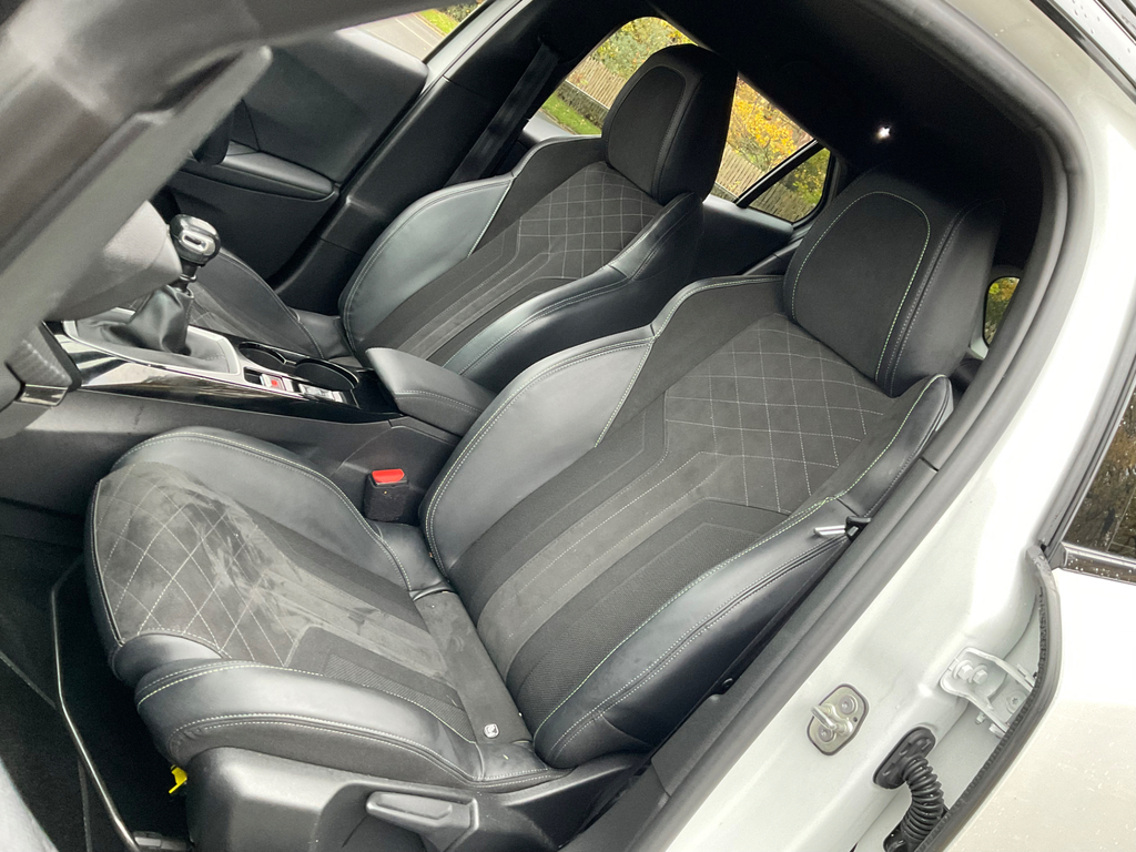 Peugeot 2008 1.2 Puretech 130 Gt Eat8 White #22