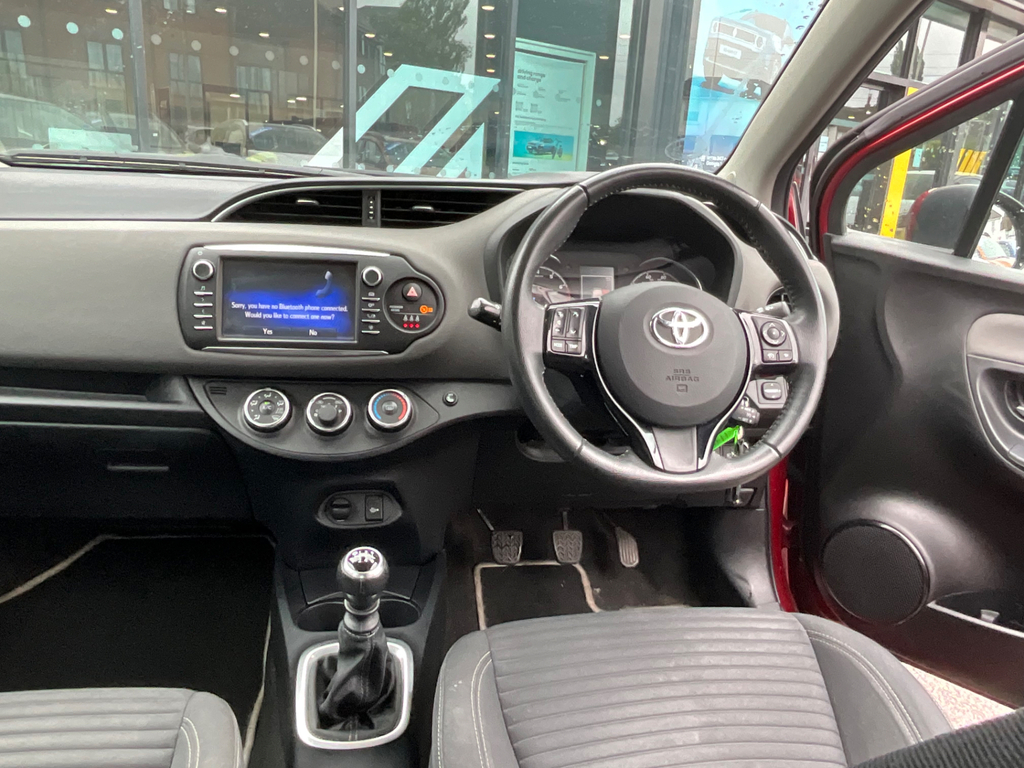 Toyota Yaris 1.5 Vvt-i Icon 110 Bhp Red #24