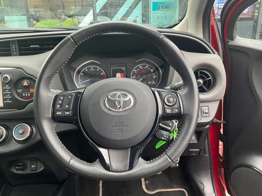 Toyota Yaris 1.5 Vvt-i Icon 110 Bhp Red #26