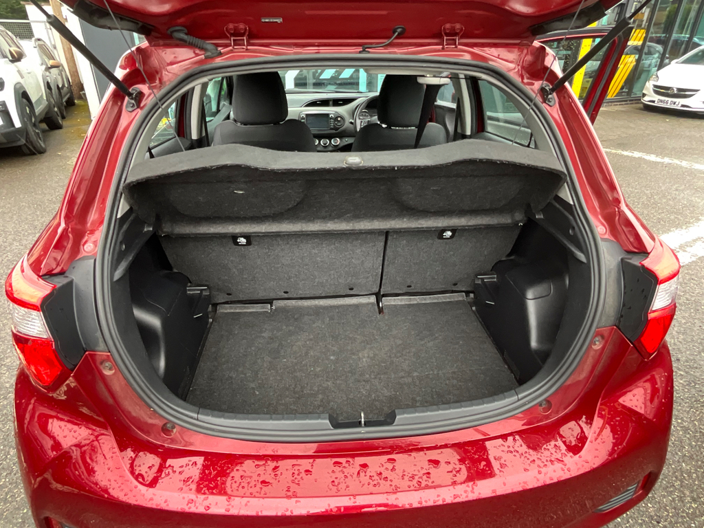 Toyota Yaris 1.5 Vvt-i Icon 110 Bhp Red #33