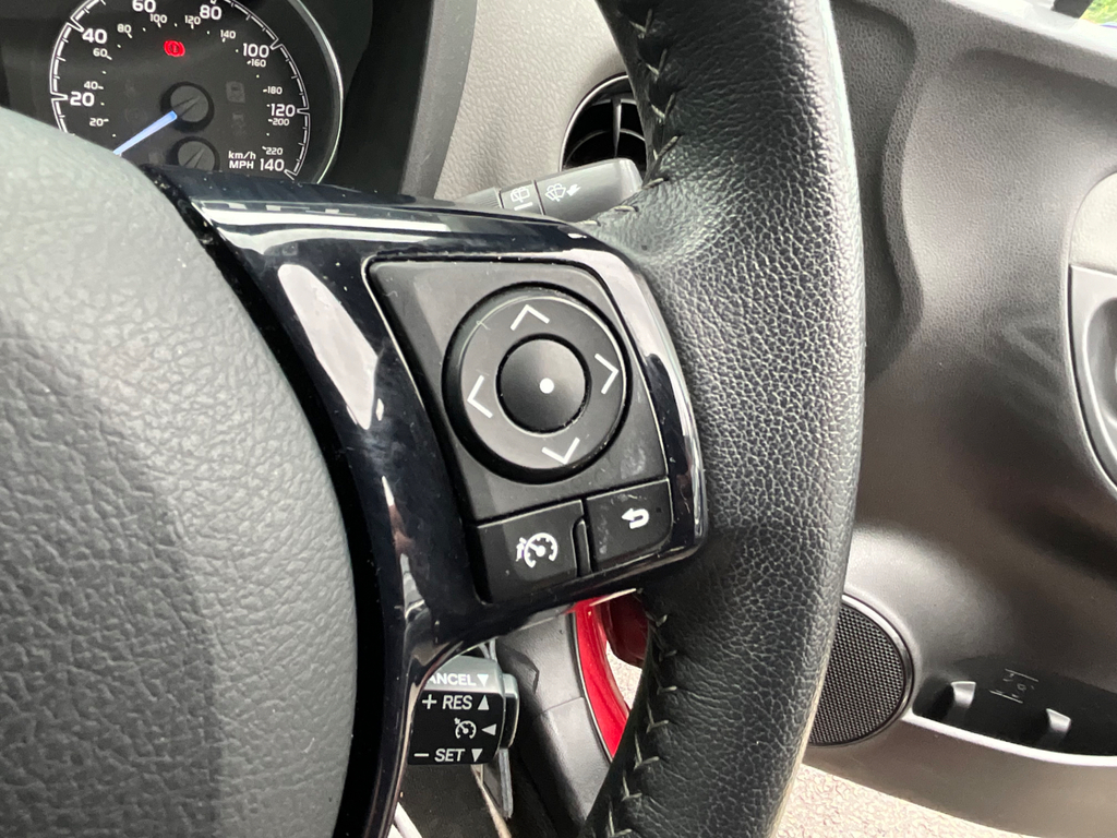 Toyota Yaris 1.5 Vvt-i Icon 110 Bhp Red #16