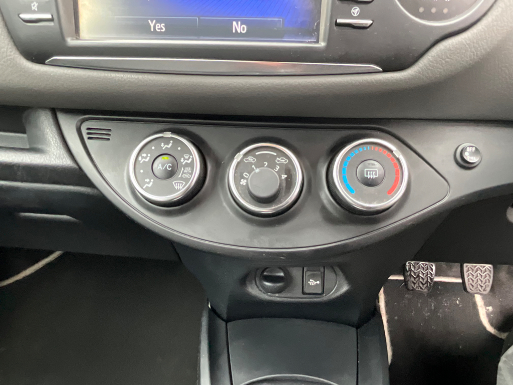 Toyota Yaris 1.5 Vvt-i Icon 110 Bhp Red #14