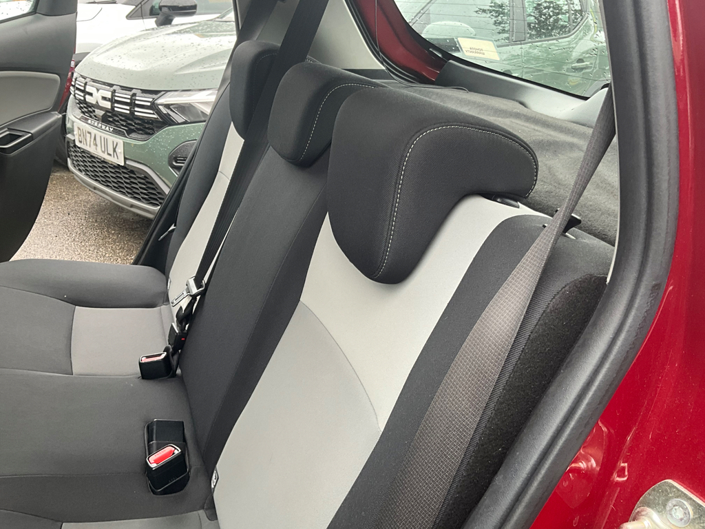 Toyota Yaris 1.5 Vvt-i Icon 110 Bhp Red #28