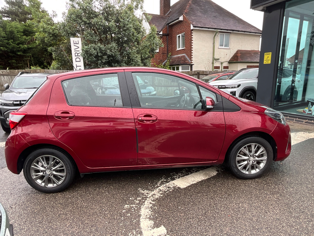 Toyota Yaris 1.5 Vvt I Icon Tech Hatchback Red #5