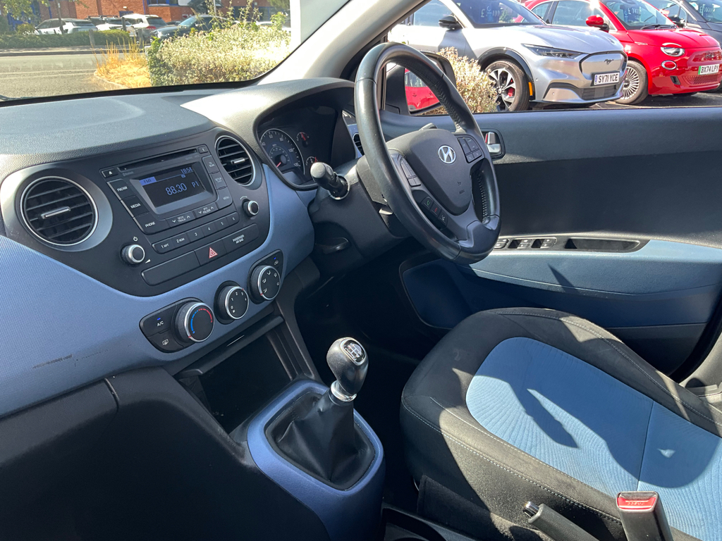 Hyundai I10 1.2 Premium Hatchback Euro 5 87 White #25