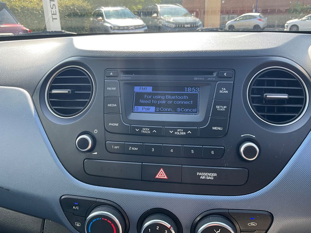 Hyundai I10 1.2 Premium Hatchback Euro 5 87 White #15