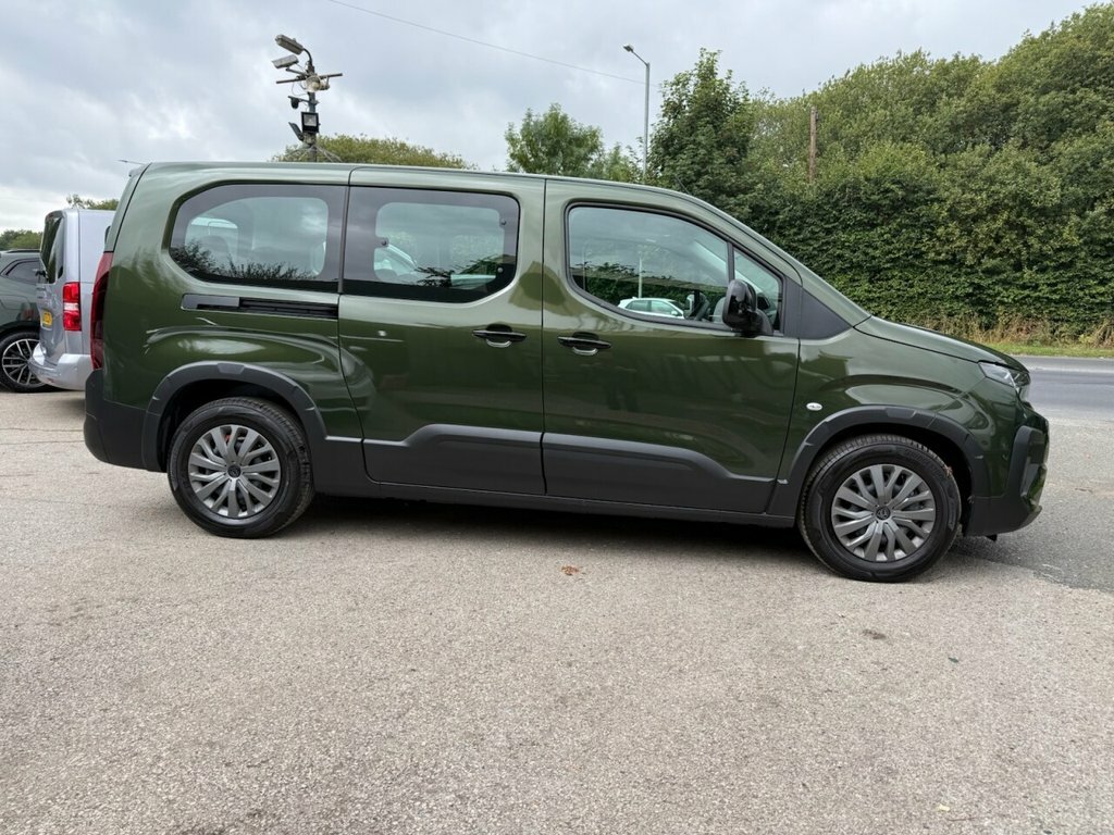 Peugeot e-Rifter Mpv Green #2
