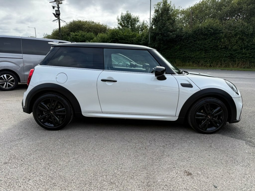 Mini Hatch 1.5L Cooper Sport YJ24RCY White #2