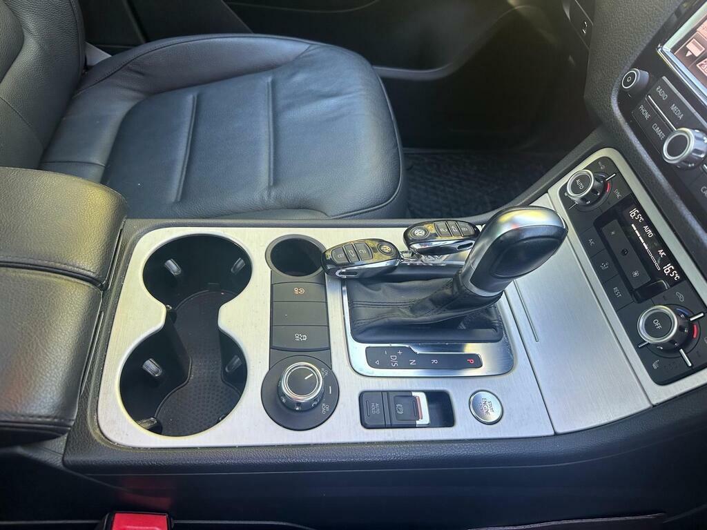 Volkswagen Touareg 3L R-line Grey #12