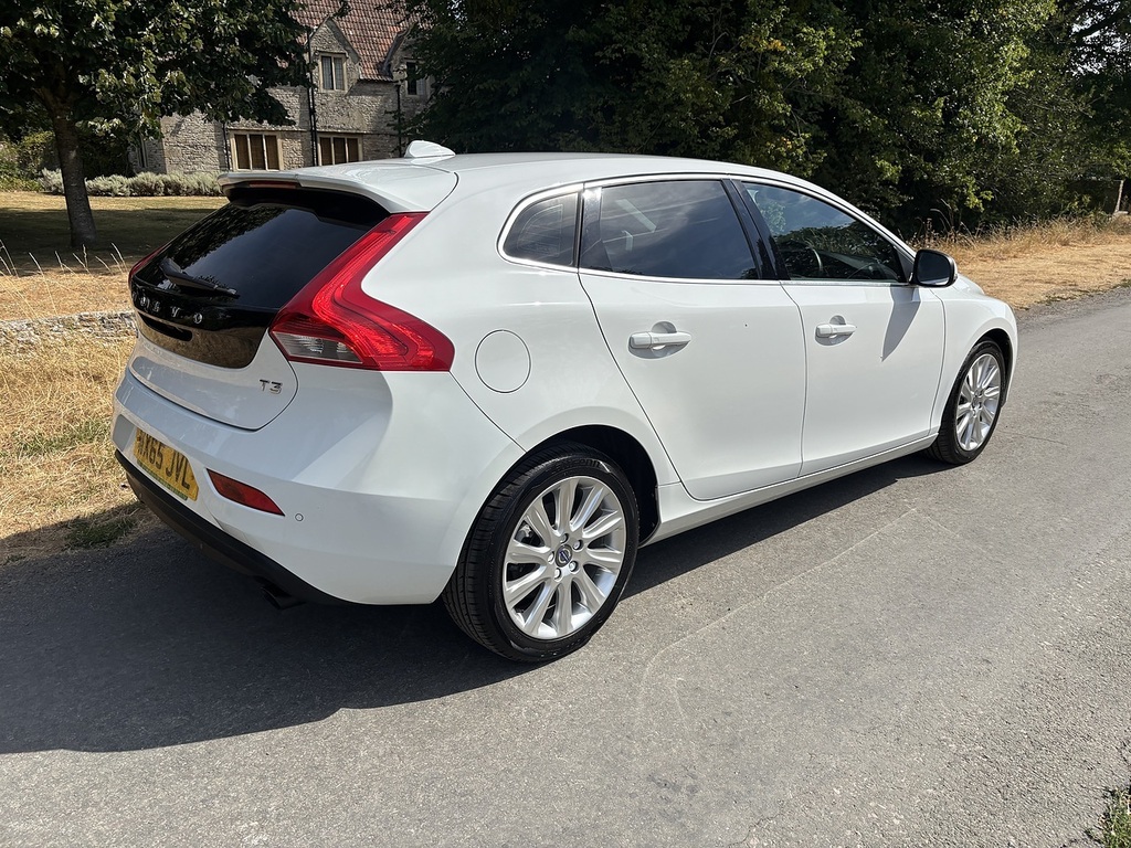 Volvo V40 T3 Se U556634 White #6