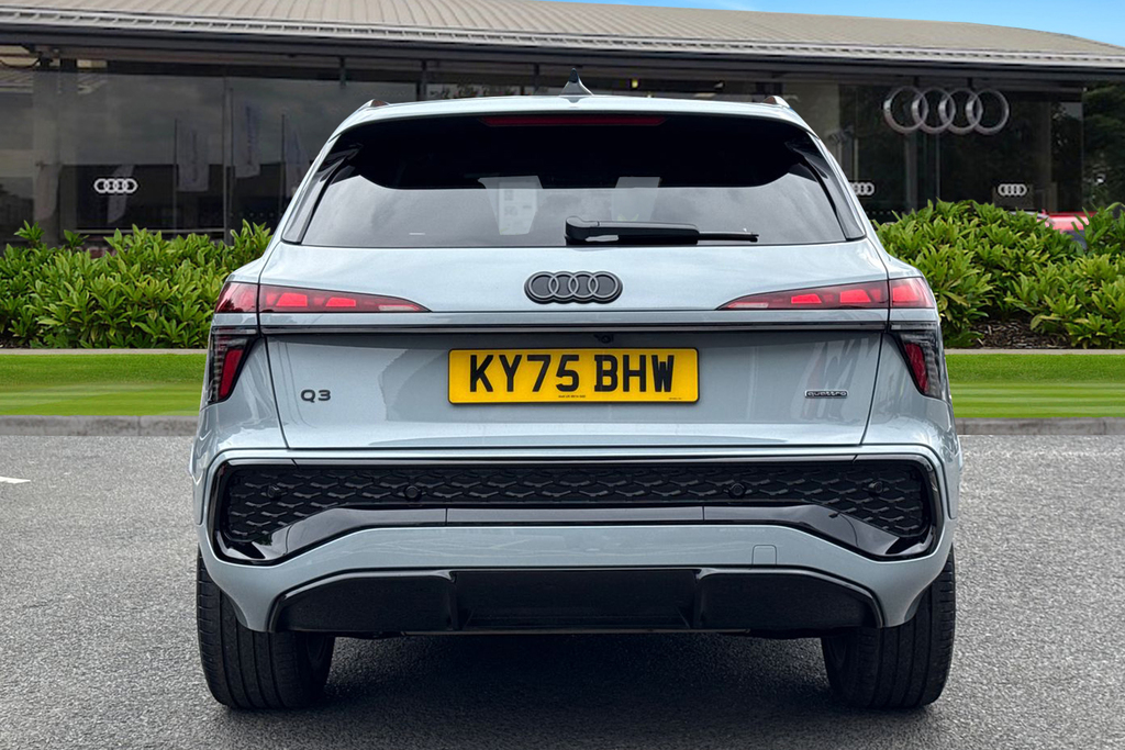 Audi Q3 Suv Launch Edition Tfsi Quattro 265 Ps S Tronic Grey #4
