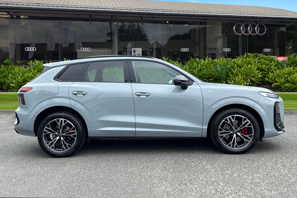 Audi Q3 Suv Launch Edition Tfsi Quattro 265 Ps S Tronic Grey #3